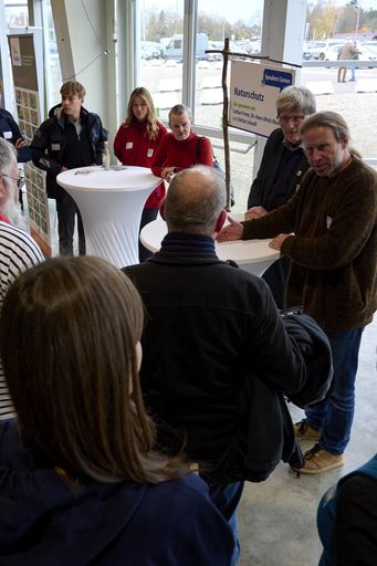 BNUR Naturschutztag teilnehmende Interessierte beim Speakers Corner