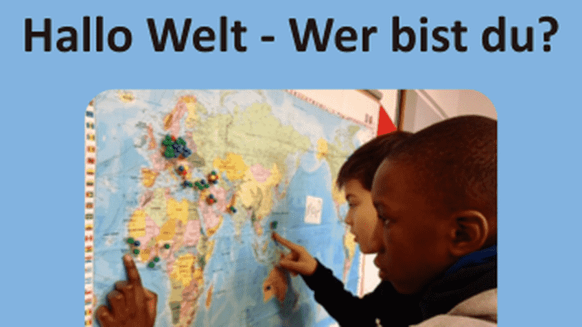 Hallo Welt- wer bist du? Zwei Kinder zeigen auf Weltkarte