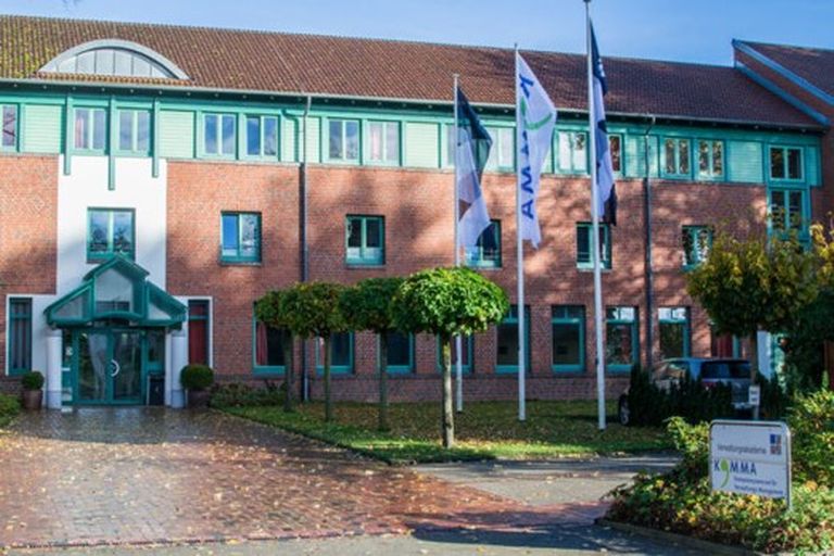 Gebäude mit Eingangsbereich Campus Bordesholm