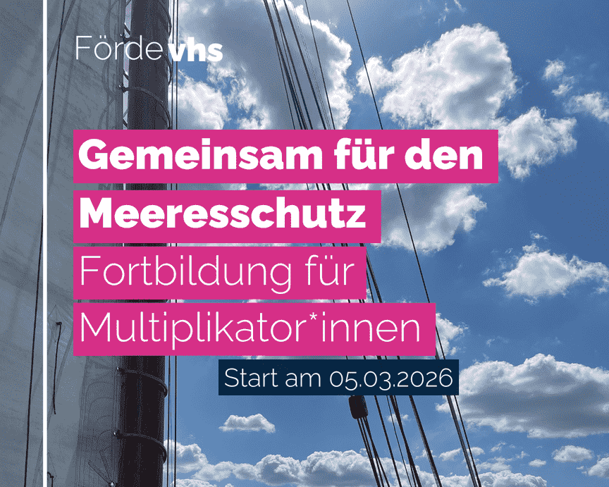Poster mit Blick vom Segelschiff, beschriftet mit Förde VHS, Gemeinsam für den Meeresschutz, Fortbildung für Multiplikator*innen, Start am 05.03.2026