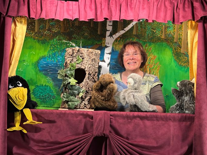 ALADIN Puppentheater mit Puppenspielerin und Figuren